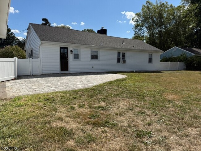 Building Photo - 43 Washburn Rd