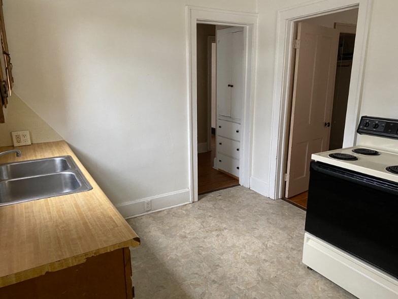 Building Photo - 619 Allen Ave