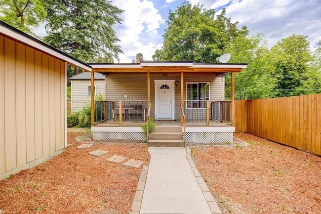 Building Photo - Stunning 3 Bed, 1 Bath Home on South Hill!