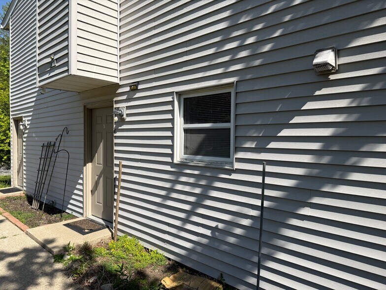 Building Photo - 1898 Haymarket Rd