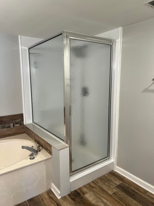 Building Photo - 5951 Regal Glen Dr