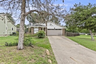 Building Photo - 2208 Lobo Dr