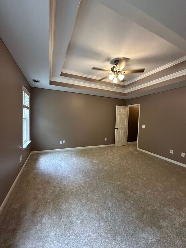 Building Photo - Move-In ready 3-bedroom 2-bathroom house on the Eastside