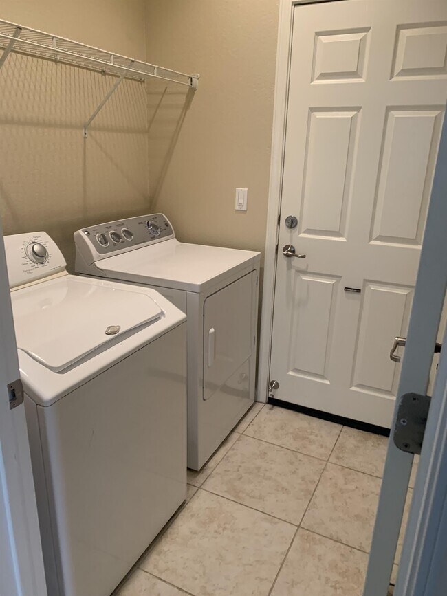 Building Photo - 10676 Brittany Park Dr