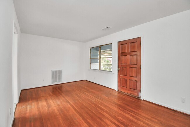 Building Photo - 8534 Fillmore St