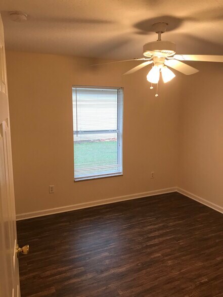 Building Photo - 36 Pony Express Dr