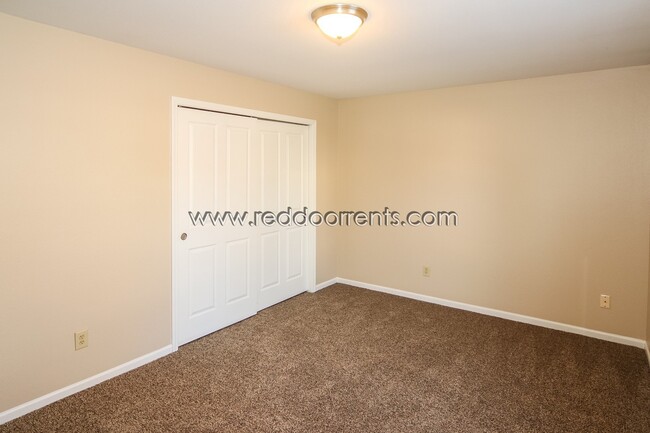 Building Photo - Coming Soon! Freshly Updated Fishers Home!