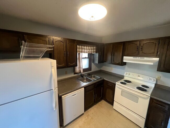 Building Photo - 215 Elton Hills Dr NW