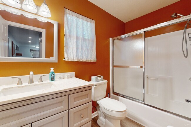 Building Photo - 247 Lakeview Ln