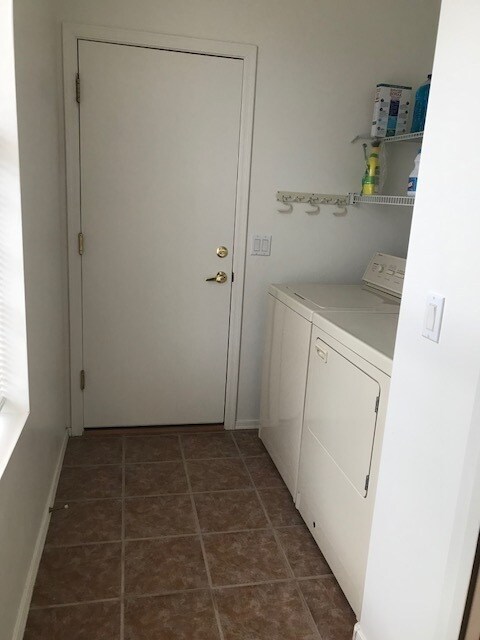 Building Photo - 437 S Valle Escondido