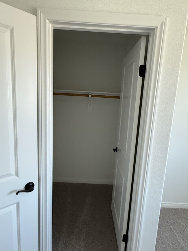 Building Photo - 4470 Hickory Ct