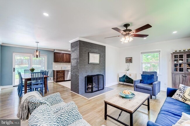 Building Photo - 7806 Jansen Dr
