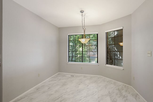 Building Photo - 562 La Corso Dr