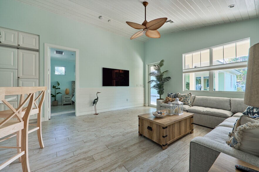 Building Photo - 1280 SW 25th Ave