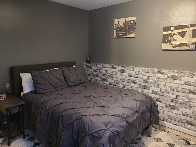 Building Photo - 3585 Rogues Edge Dr NE