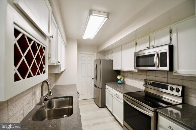 Building Photo - 6908 Sandra Marie Cir