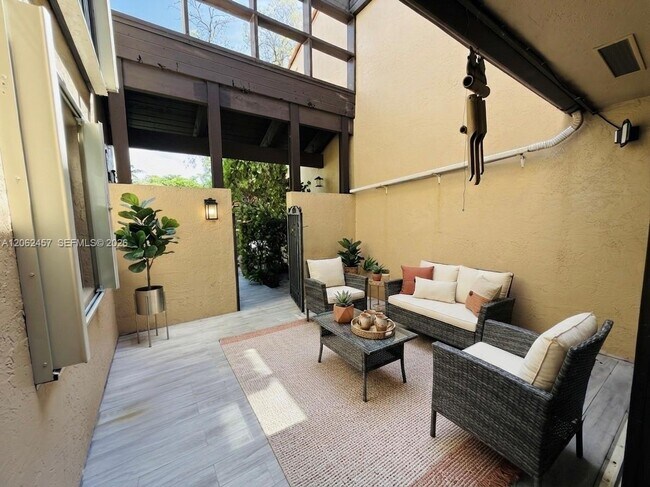 Building Photo - 3957 Adra Ave