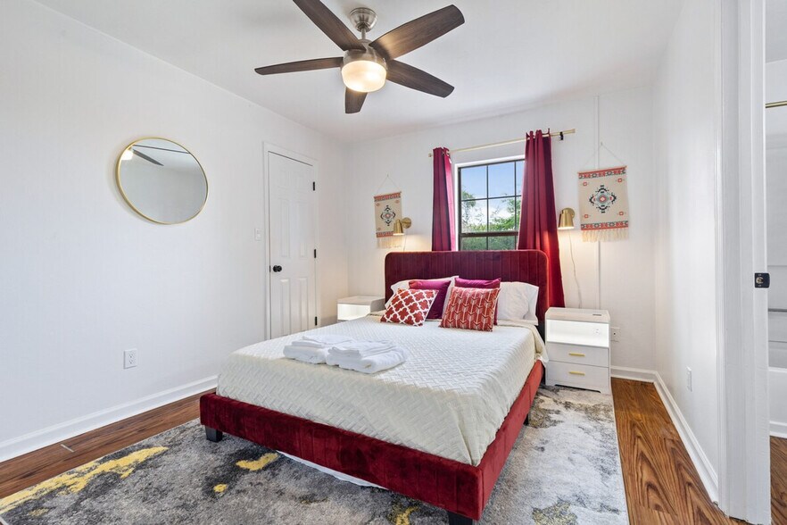 Building Photo - 1300 Nylic St