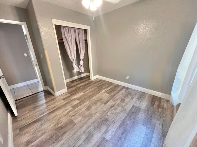 Building Photo - Charming 4 Bedroom, 2 Bath Home in a Quiet Neighborhood