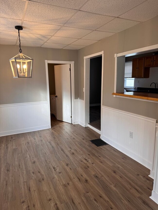 Building Photo - 214 Bentley Ave