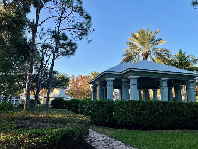 Building Photo - 184 W Bay Cedar Cir