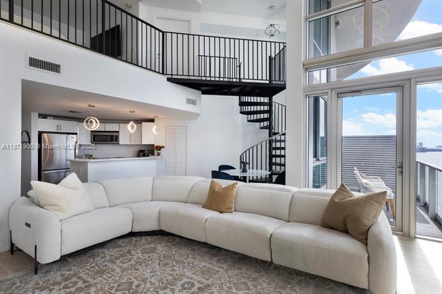 Building Photo - 300 S Biscayne Blvd