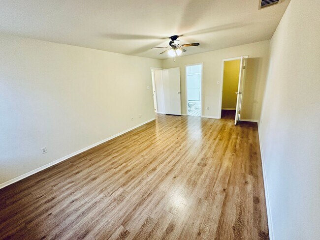 Building Photo - 5207 Thunderbird St