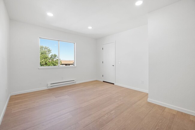 Building Photo - Cute 2 bedroom, 2 bath Condo for rent in R...