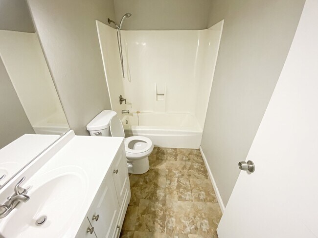Building Photo - 1519 E Laguna Dr