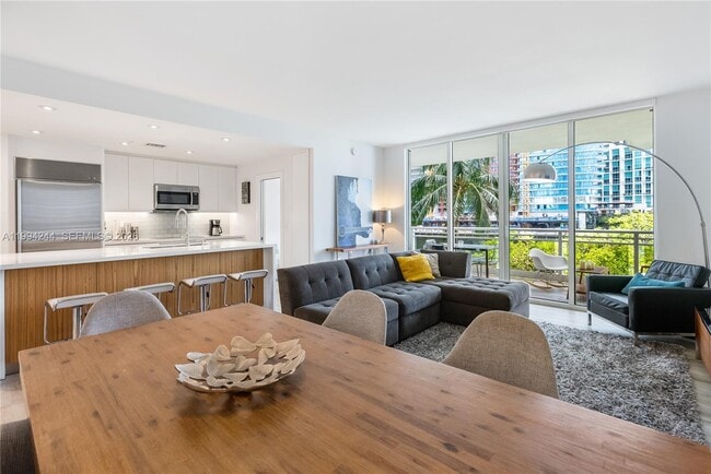 Building Photo - 901 Brickell Key Blvd