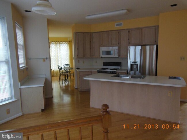 Building Photo - 11151 Yellow Leaf Way