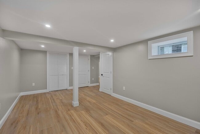 Building Photo - 63 Russell Rd