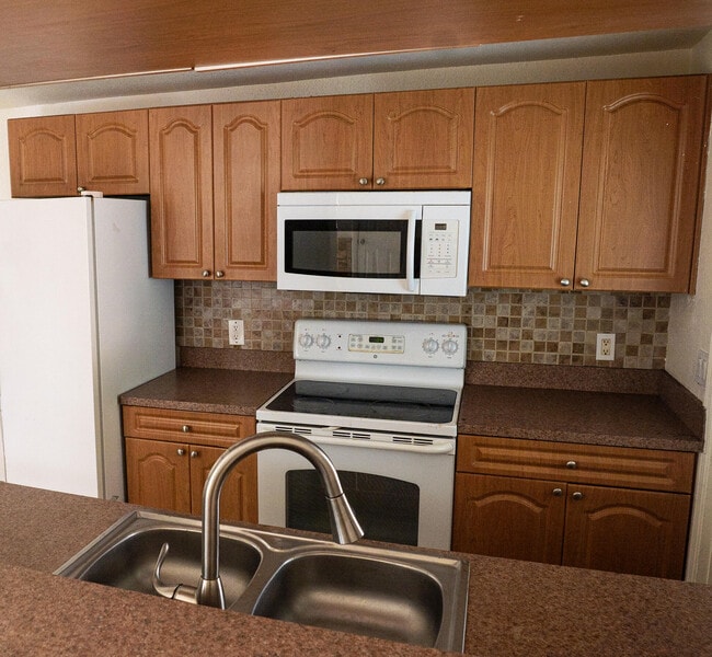 Building Photo - 205 Coral Rd