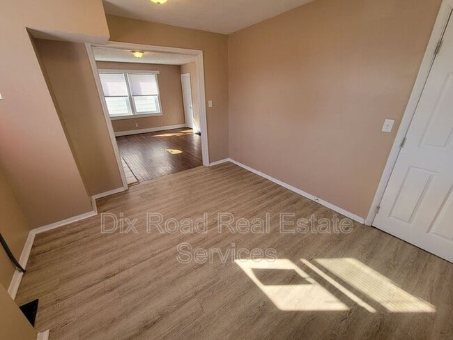 Building Photo - 109 N Decker Ave