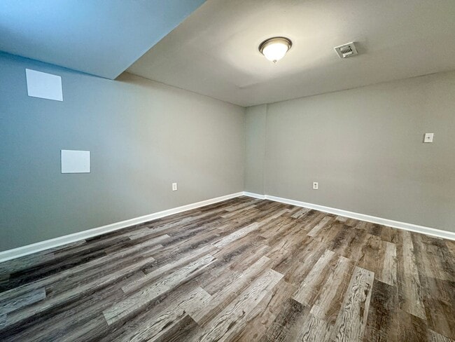 Building Photo - Charming 3 Bed 3 Bath Sitting On A Large Lot In Beautiful Summit Veitch