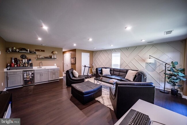 Building Photo - 10680 Hinton Wy