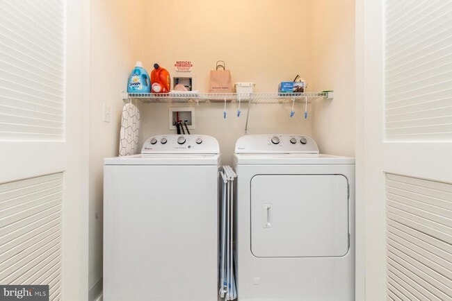 Building Photo - 207 Brinley Ct