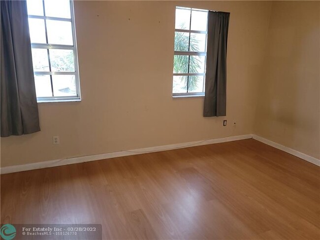 Building Photo - 2828 Edgehill Ln