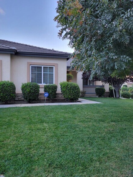 Building Photo - 2274 Purple Finch Ct
