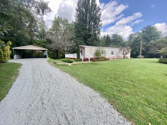 Building Photo - 2075 Walnut Cove Rd