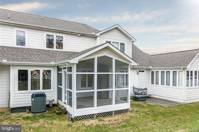 Building Photo - 117 Lakeside Dr