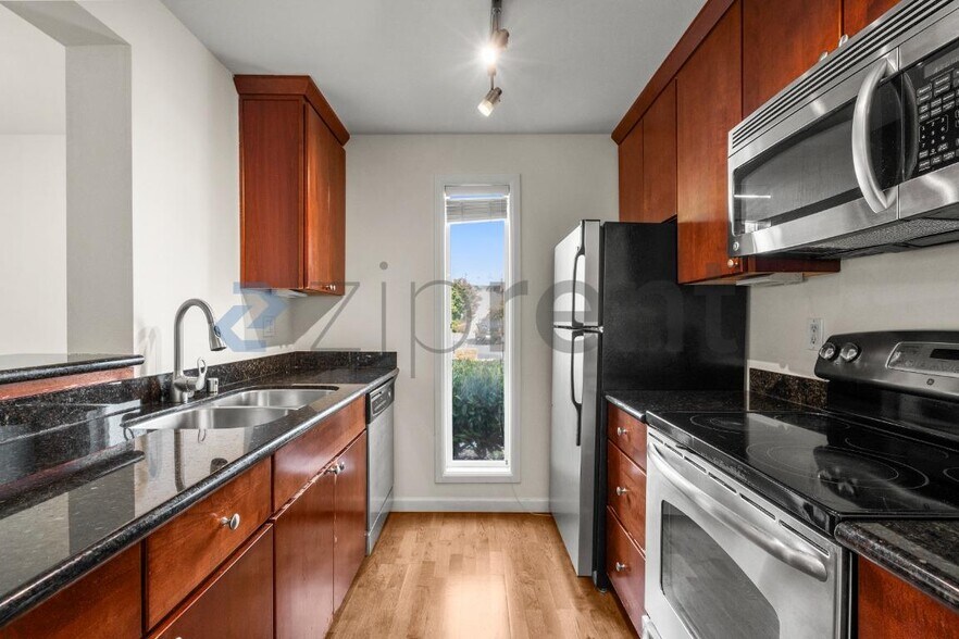Building Photo - Unit 35
