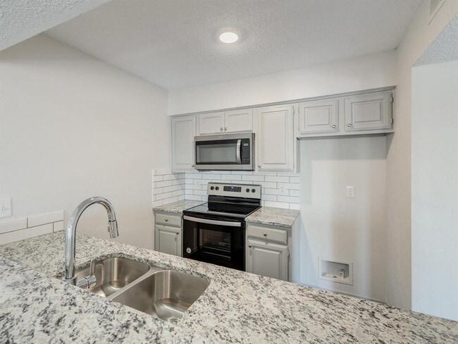 Building Photo - 11450 Audelia Rd