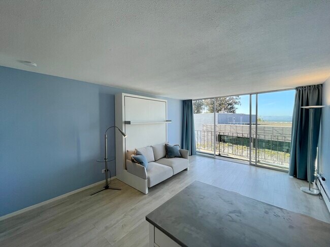 Building Photo - 1050 N Point St