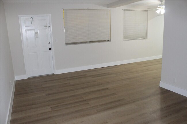 Building Photo - 1720 Funston St