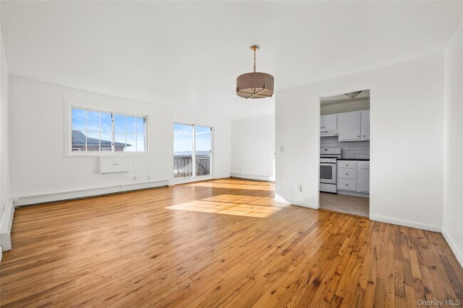 Building Photo - 351 N Broadway