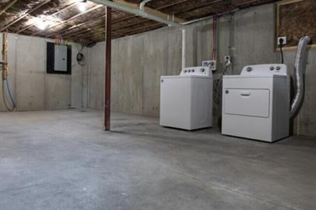 Building Photo - 16 Cardinal Ln