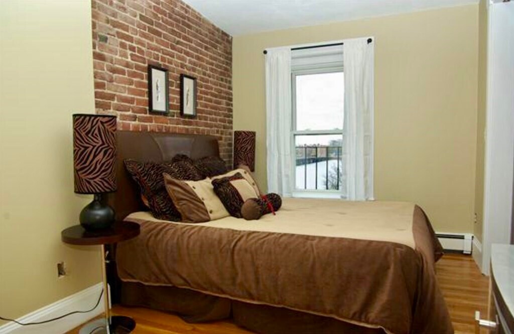 Building Photo - 463 Beacon St