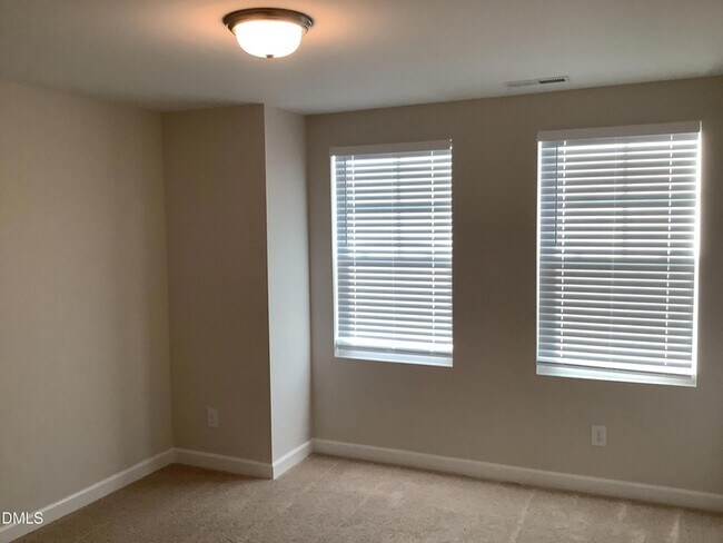 Building Photo - 35 Village Edge Dr