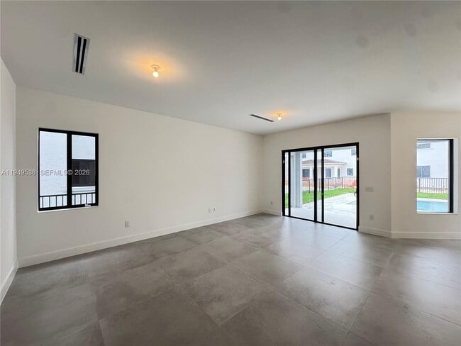 Building Photo - 19670 NE 14th Ct